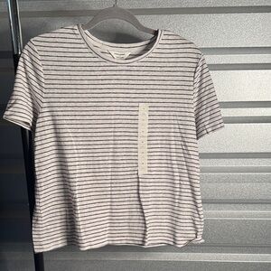 NWT!!! Gap linen blend t shirt , Medium